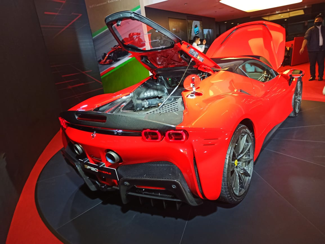 Ferrari SF90 Stradale Meluncur di Indonesia, Supercar PHEV Bertenaga 986 Dk (8)