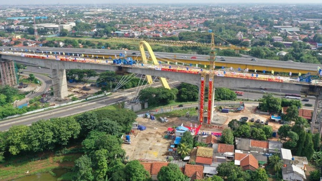 Proyek kereta cepat menyambung elevated terpanjang di jembatan Grand Wisata Bekasi. Foto: Dok. KCIC