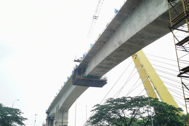 Proyek kereta cepat menyambung elevated terpanjang di jembatan Grand Wisata Bekasi. Foto: Dok. KCJB
