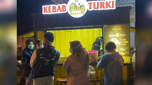 Pelanggan Kebab King Turki, rela antri membeli.(dok/Kebab king Turki).