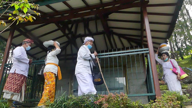 Umat Hindu di Lereng Merbabu Gelar Melasti Secara Sederhana (258307)