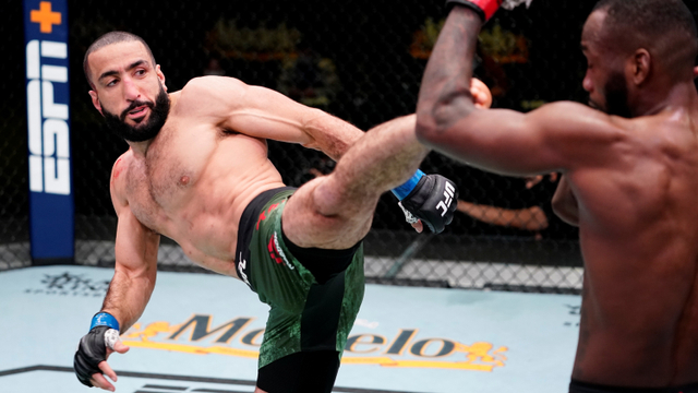 Pertandingan Leon Edwards dan Belal Muhammad kelas welter UFC Fight Night di UFC APEX, Las Vegas, Nevada. Foto: Jeff Bottarii/via Getty Images