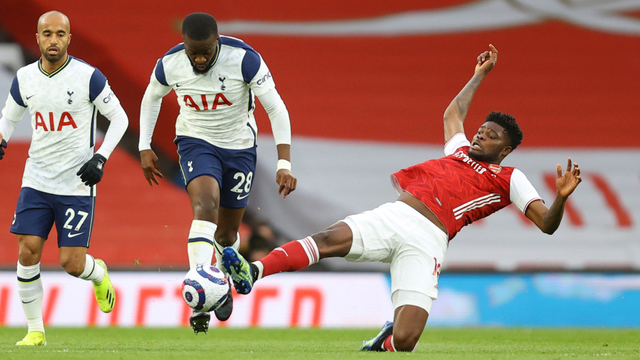 Pertandingan Arsenal vs Tottenham Hotspur di Emirates Stadium, London, Inggris, Minggu (14/3). Foto: Pool via REUTERS 