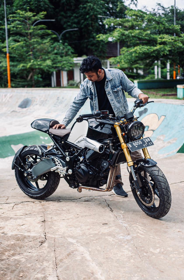 Kawasaki Ninja 250 dimodifikasi mirip BMW R NineT. Foto: dok. Rainbow Moto Builder