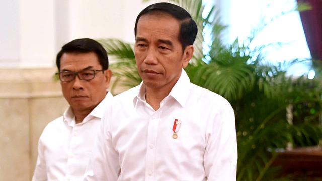 Presiden Joko Widodo bersama Kepala Staf Kepresidenan, Moeldoko (kiri).
 Foto: Akbar Nugroho Gumay/ANTARA FOTO