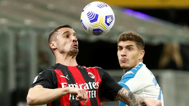 Pertandingan AC Milan vs Napoli di Stadion San Siro, Milan, Italia, Minggu (15/3). Foto: Alessandro Garofalo/REUTERS