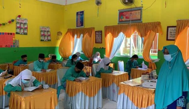 Sekolah tatap muka pertama di Kabupaten Karimun Kepulauan Riau (Foto: Batamnews/Edo)