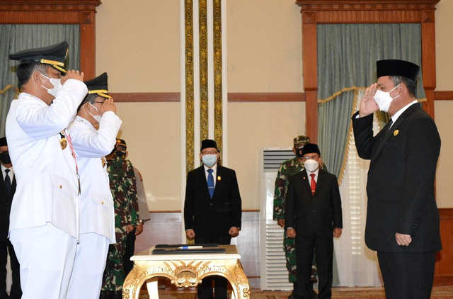 Prosesi pelantikan pasangan Wali Kota (Wako) dan Wakil Wali Kota (Wawako) Batam terpilih masa jabatan 2021-2024, Muhammad Rudi dan Amsakar Achmad, di Gedung Daerah, Tanjungpinang, Senin (15/3). Foto; Istimewa