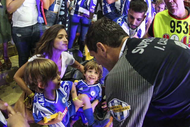 Sara, Casillas, dan kedua putranya. Foto: Getty Images
