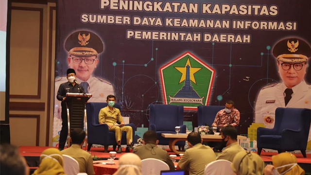 Wali Kota Malang, Sutiaji, saat memberikans sambutan pada peningkatan SDK Pemkot Malang.(foto:Feni Yusnia).