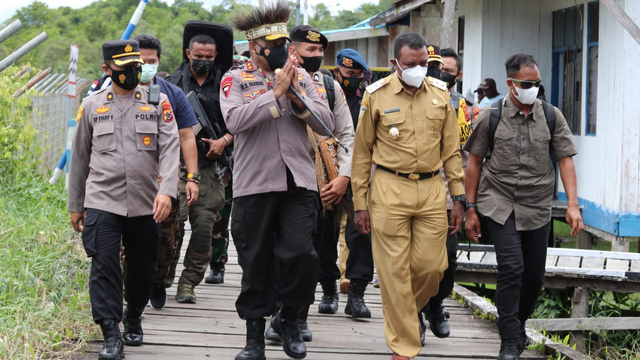 Kapolda Papua Irjen Pol Mathius Fakhiri berkunjung ke Agats, ibu kota Kabupaten Asmat. (Dok Polda Papua)