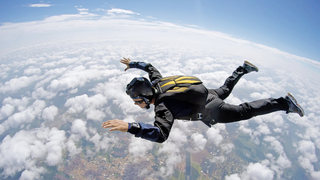 Ilustrasi skydiving. Foto: Shutterstock