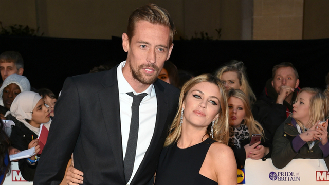 Peter Crouch bersama Abbey Clancy. Foto: Getty Images