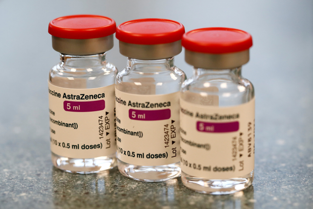 Ilustrasi vaksin corona AstraZeneca. Foto: Gonzalo Fuentes/REUTERS