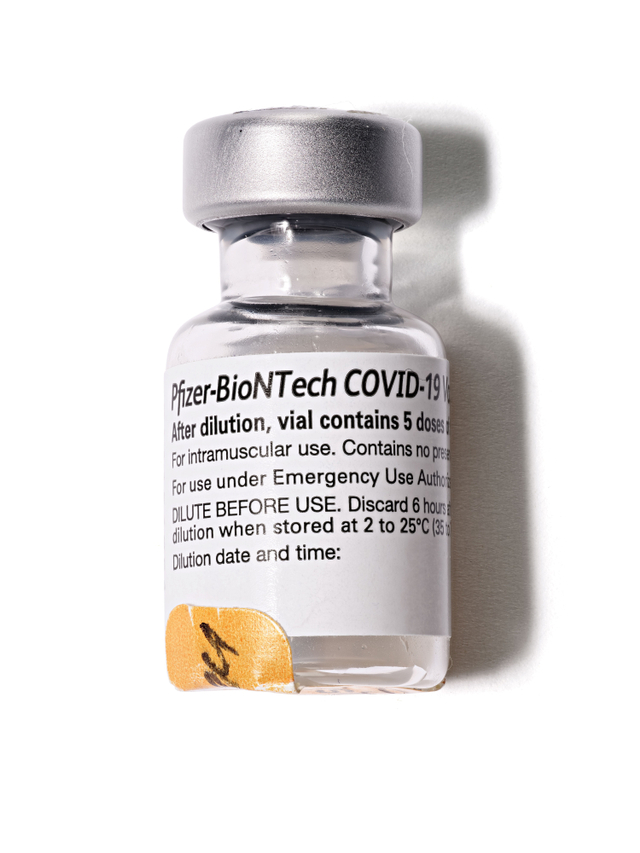 Ilustrasi vaksin corona Pfizer-BioNTech. Foto: Jaclyn Nash/via REUTERS