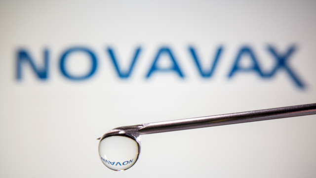 Ilustrasi vaksin corona Novavax. Foto: Dado Ruvic/REUTERS