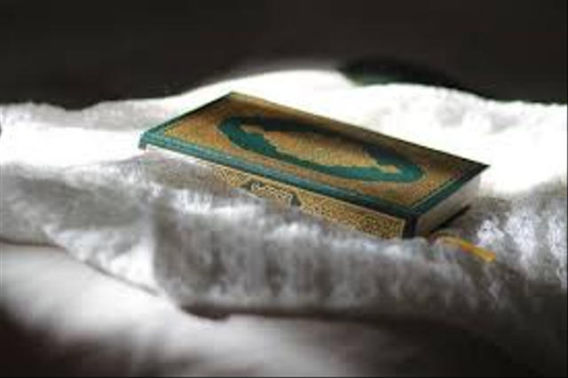 Ilustrasi Membaca Alquran, sumber gambar: pixabay.com