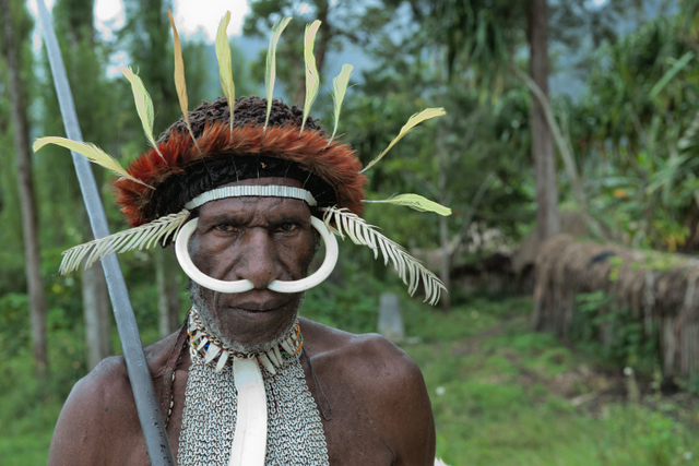 Ilustrasi laki-laki suku Sambia di Papua Nugini. Foto: Shutterstock