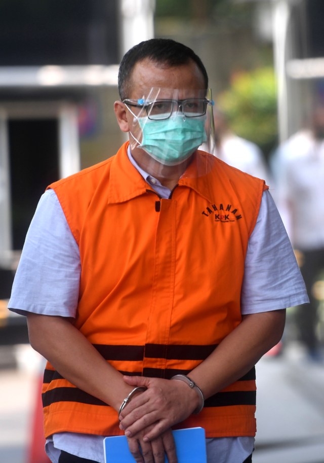 Tersangka mantan Menteri Kelautan dan Perikanan Edhy Prabowo tiba untuk bersaksi dalam sidang lanjutan kasus suap ekspor benih lobster di gedung KPK, Jakarta, Rabu (17/3/21). Foto: Akbar Nugroho Gumay/ANTARA FOTO
