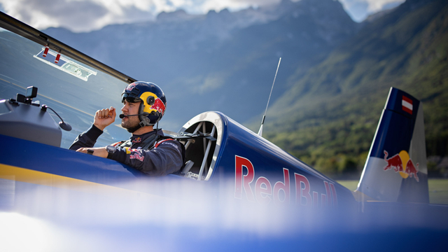 Foto: Game of SKATE Versi Udara dari Bintang Skydiving dan Pilot Balap (63729)