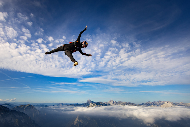 Foto: Game of SKATE Versi Udara dari Bintang Skydiving dan Pilot Balap (63731)
