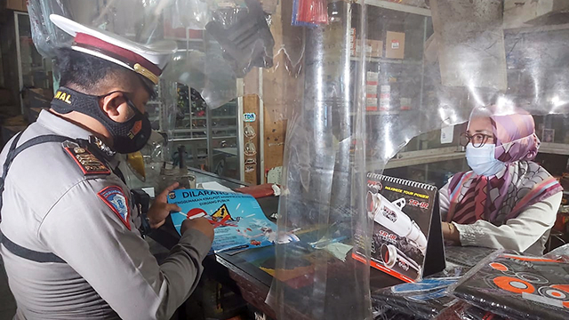 Sosialisasi larangan penggunaan knalpot racing untuk kendaraan harian di sejumlah pemilik bengkel dan penjual onderdil, terus dilakukan Polres Bitung di Sulawesi Utara