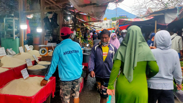 Aktivitas di Pasar Winenet, Kota Bitung, Sulawesi Utara