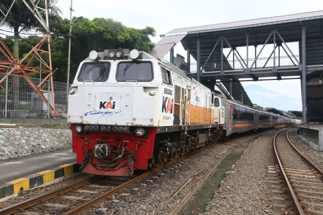 KA Arjuno Ekspres Foto : Humas PT KAI Daop 8 Surabaya.