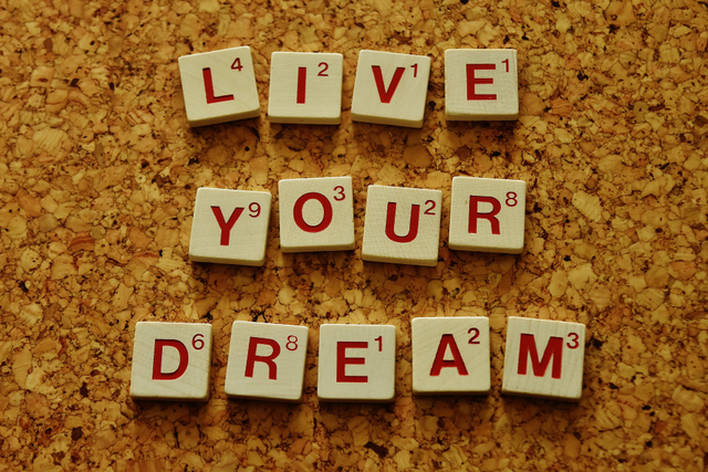 Tulisan "Live Your Dream". Sumber foto: Pixabay