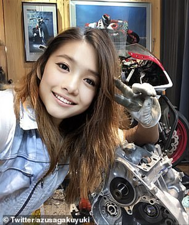 Biker Cantik dari Jepang Bikin Heboh Netizen, Ternyata Seorang Pria 50 Tahun (34281)