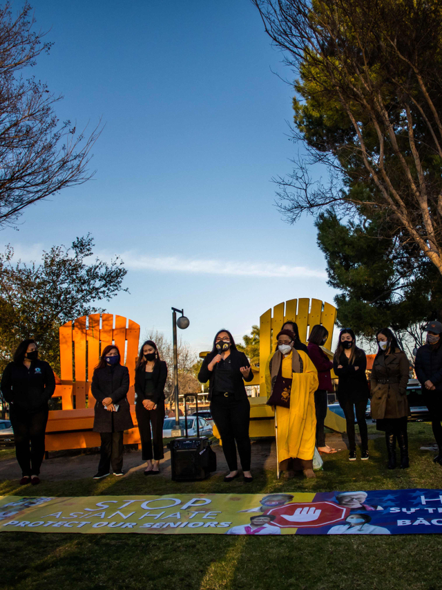 Aksi Stop Asian Hate di Garden Grove, California, Rabu (17/3). Foto: Apu Gomes/AFP