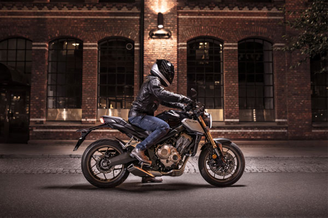 Moge Honda CB650R bergaya Cafe Racer dengan balutan warna baru 2021. Foto: dok. AHM