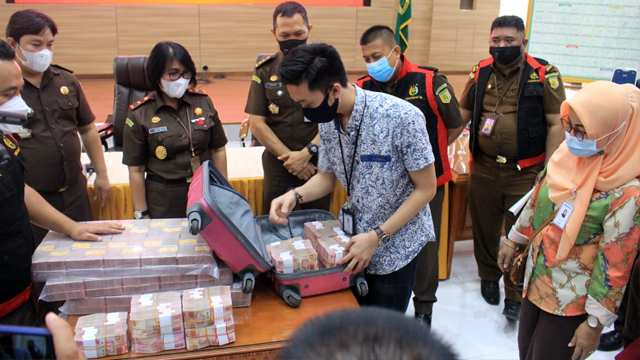 Uang pengganti kerugian negara yang disetorkan oleh Bupati Minahasa Utara periode 2016-2021, Vonnie Anneke Panambunan kepada Kejaksaan Tinggi Sulawesi Utara