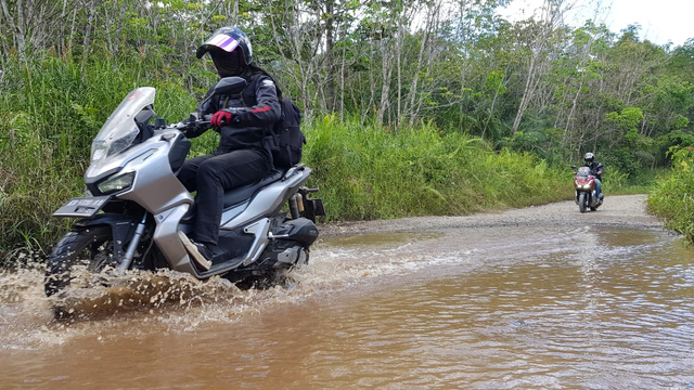 Kisah di Balik Kolam Wisata Bunga Lita dan Situs Batu Babi di Kapuas Hulu (851646)