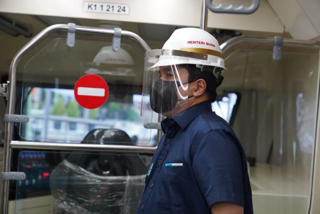 Menteri BUMN Erick Thohir kunjungan ke pabrik kereta PT INKA (Persero), Madiun. Foto: Kementerian BUMN