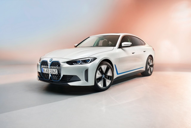 Perkenalkan, Mobil Listrik BMW i4! (381560)