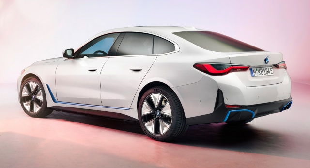 Perkenalkan, Mobil Listrik BMW i4! (381562)