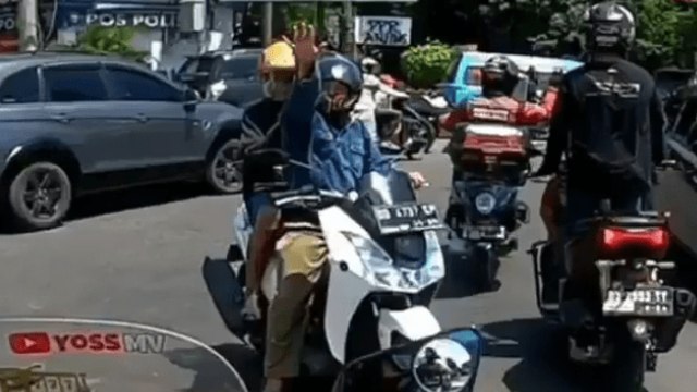 Pengawal Ambulans Tertahan Laju Pengiring Jenazah, Bersitegang Nyaris Ricuh (8974)
