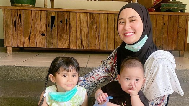 Ryana Dea dan anak Citra Kirana, Attar (kanan).
 Foto: Instagram/@ryana_dea