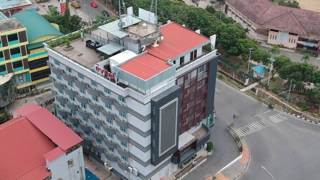 The Evitel Hotel di Batam yang menyatakan berhenti operasi. Foto: rasanthi-hotels.com