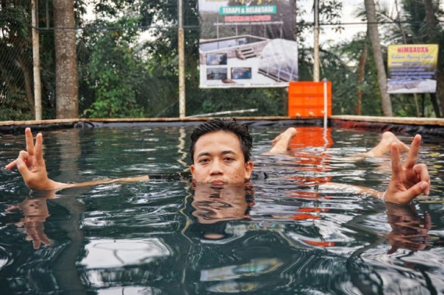 Merasakan Relaksasi Terapung di Atas Air di Kolam Apung Gatsu Bandar Lampung (3)