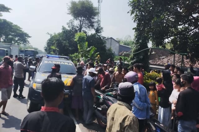 Heboh, Ibu Kades di Pasuruan Kepergok Selingkuh dengan Pegawainya Tanpa Busana (403567)
