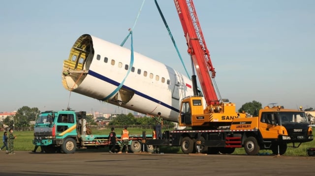 Nasib Trigana Air yang Tergelincir di Bandara Halim: Dipotong Lalu Dievakuasi (399016)
