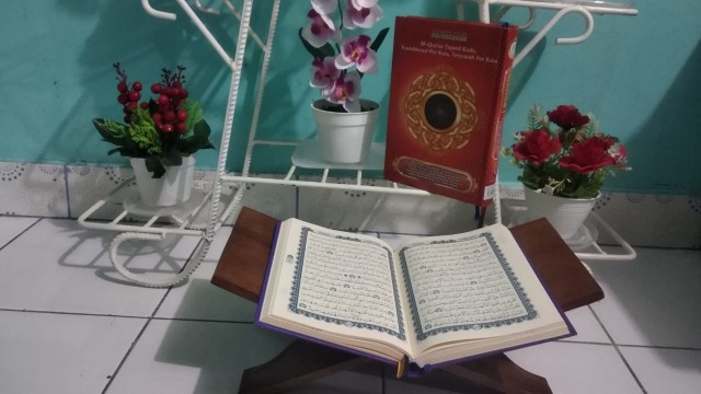 Membaca AL-Quran dan Menuntut Ilmu