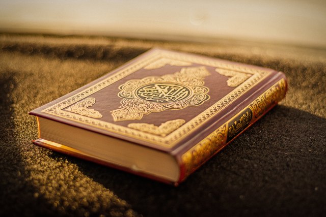 Ilustrasi Alquran. Foto: Unsplash