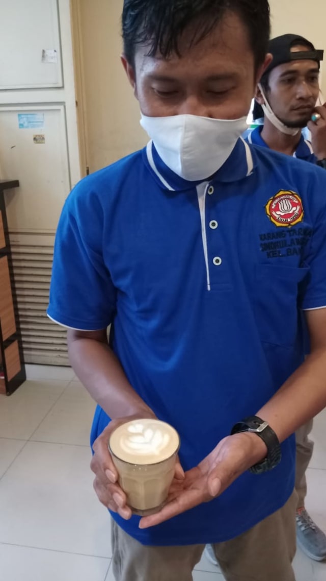 Legislator Tina Wiryawati Fasilitasi Milenial di Banjar, Jabar, Jadi Barista (229440)