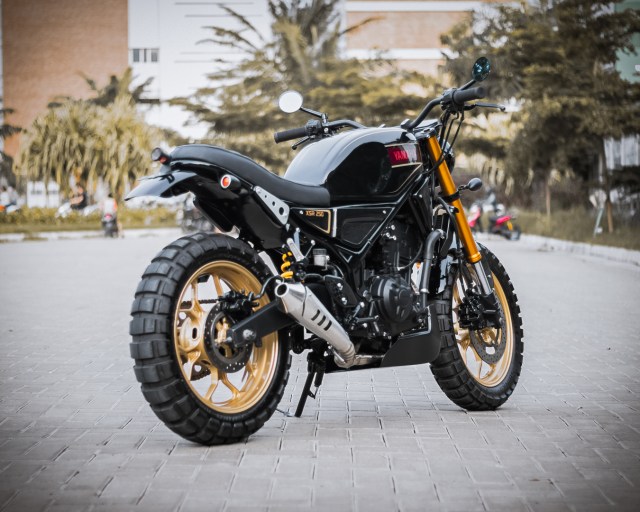 Rombak Yamaha R25 Jadi Ala Moge XSR700, Tampil Sangar! (381086)