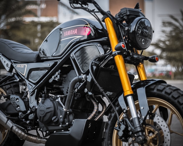 Rombak Yamaha R25 Jadi Ala Moge XSR700, Tampil Sangar! (381084)