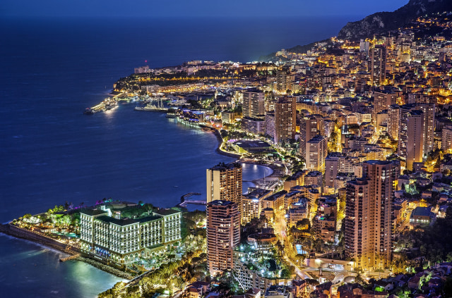 Dokumentasi dari https://pixabay.com/photos/monaco-monte-carlo-france-evening-3003996/