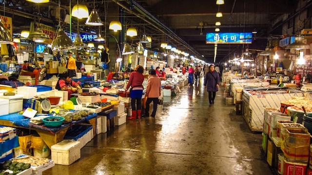 Berburu Alaskan King Crab di Noryangjin Fish Market (319734)